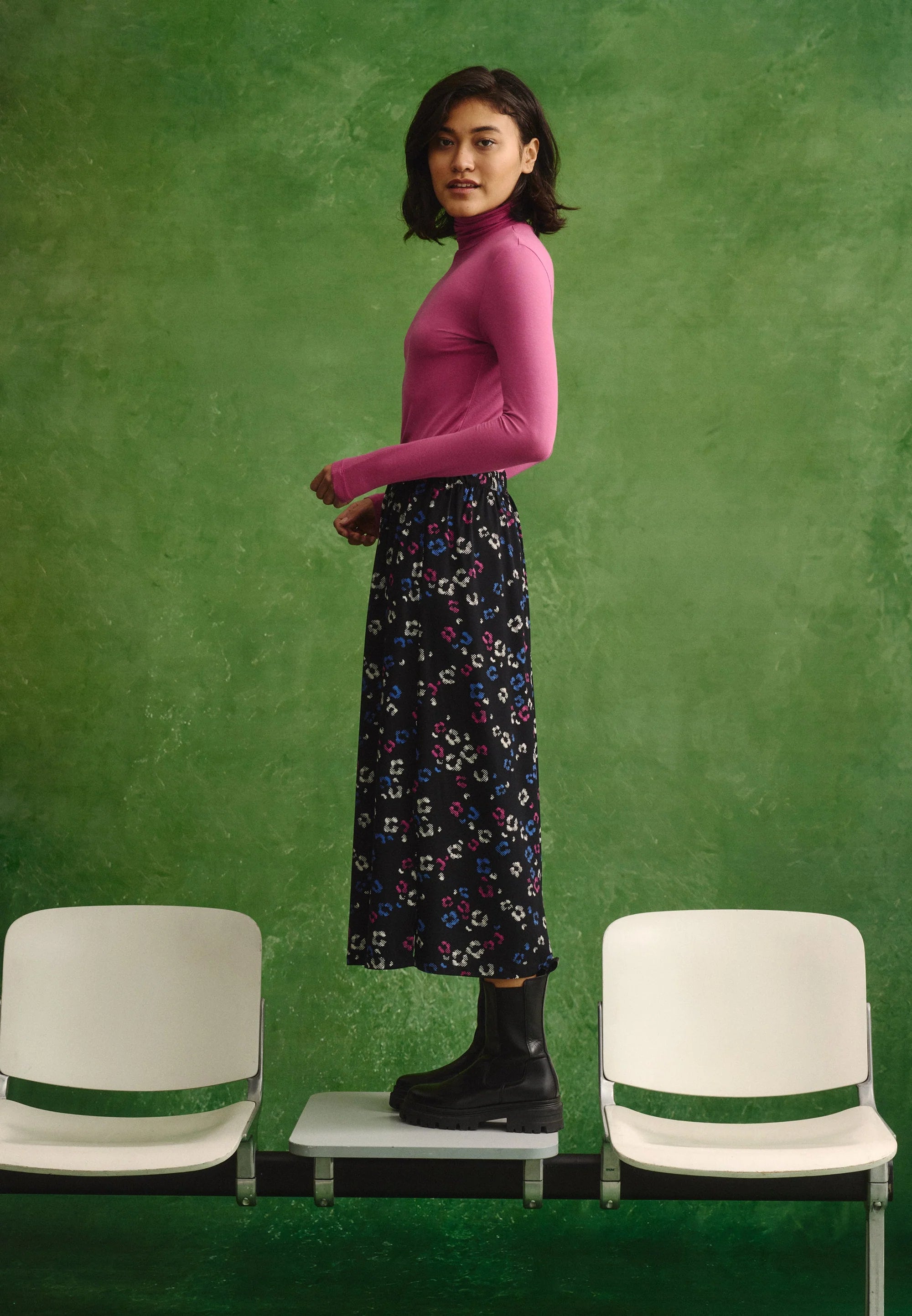 rock holly blossom black