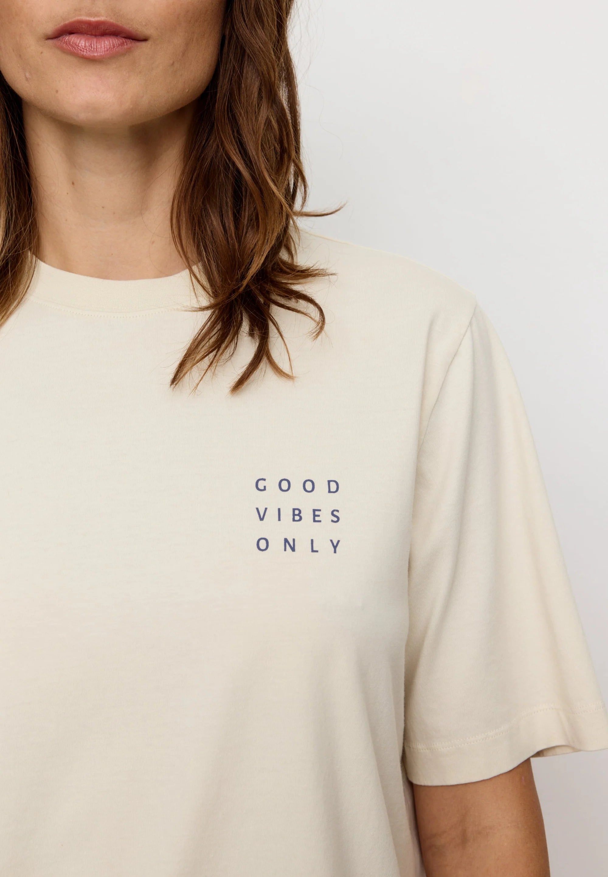 t-shirt azolla good vibes arctic white