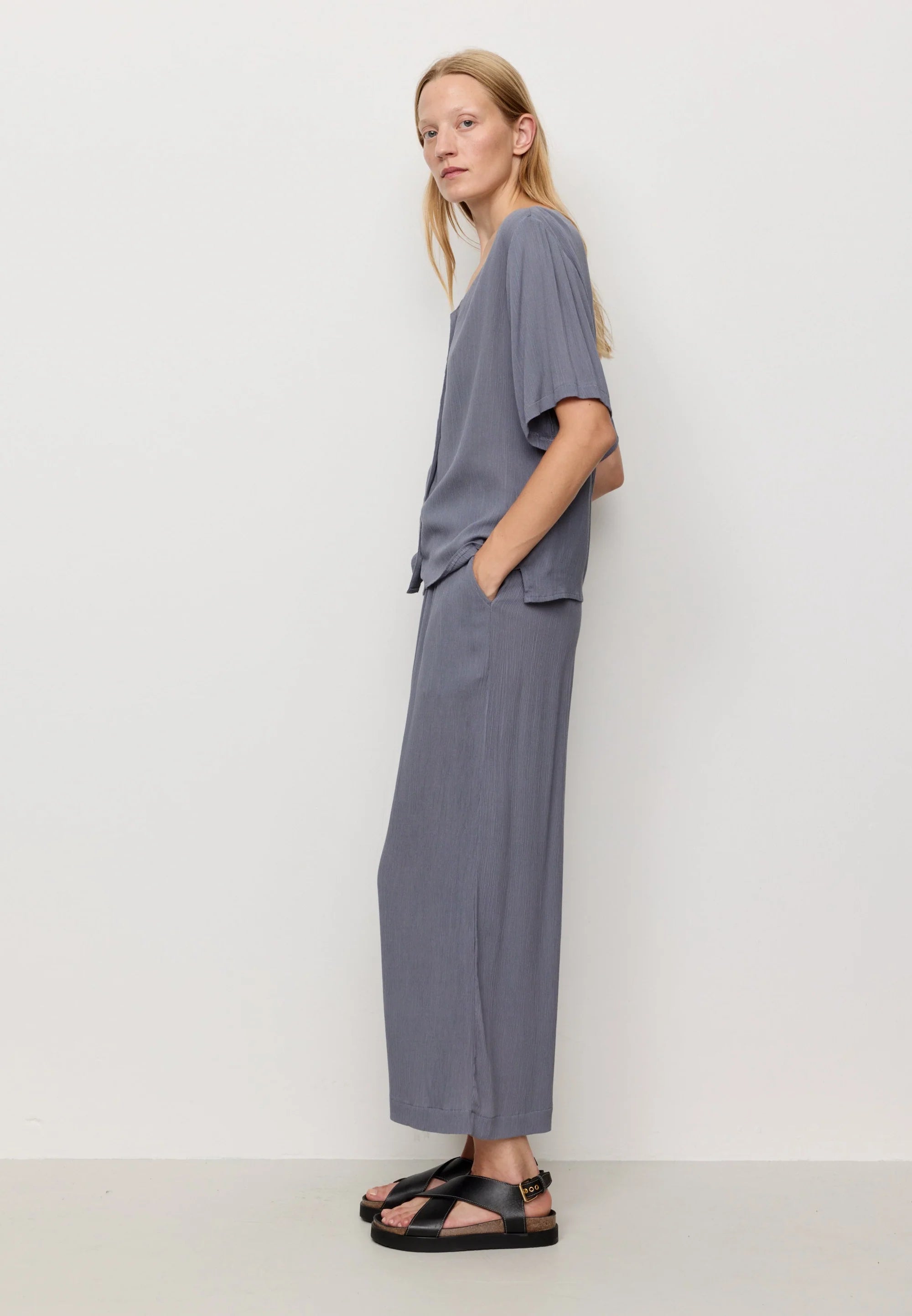 hose mandevilla dove blue