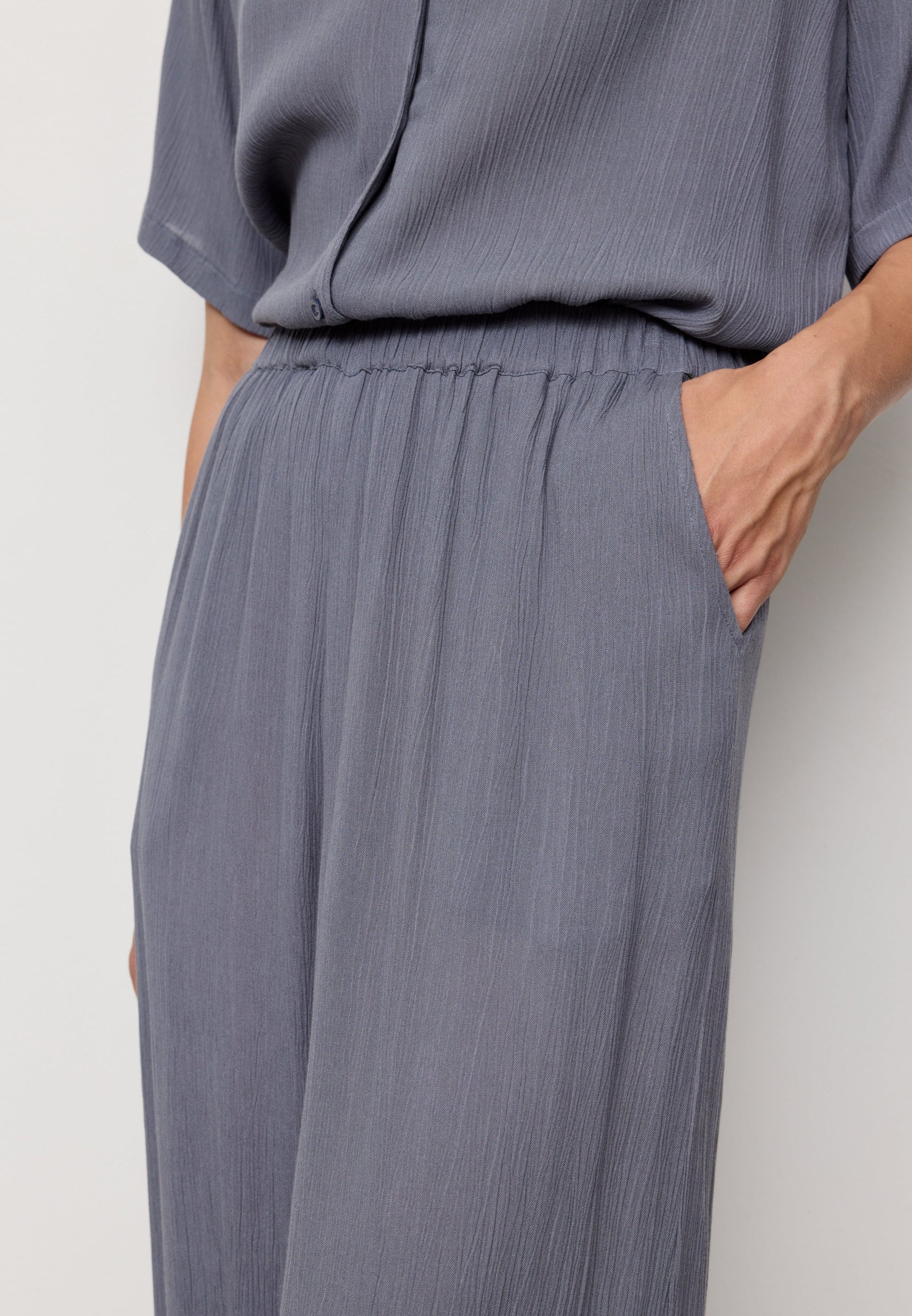 hose mandevilla dove blue