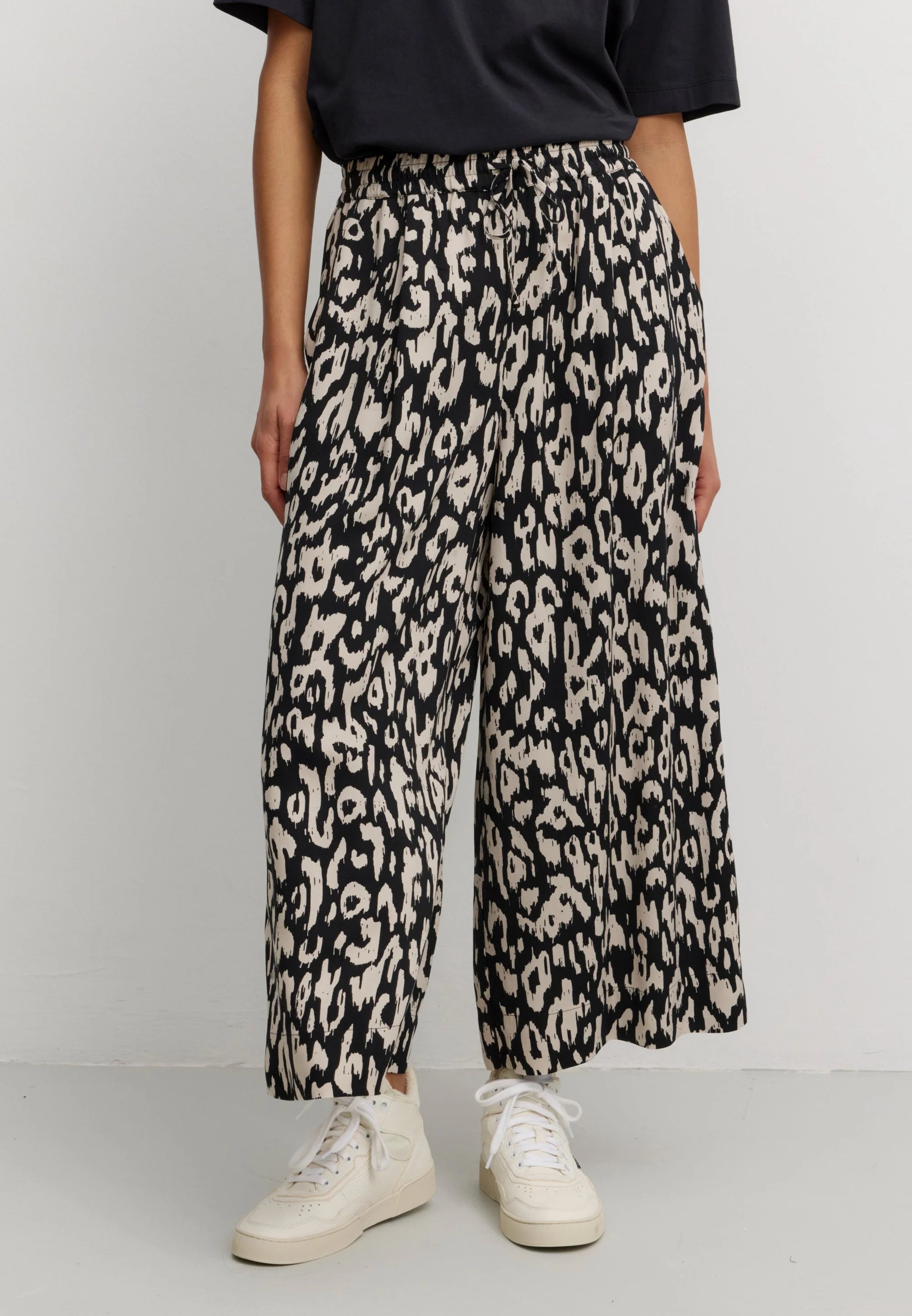 hose sequoia blot black