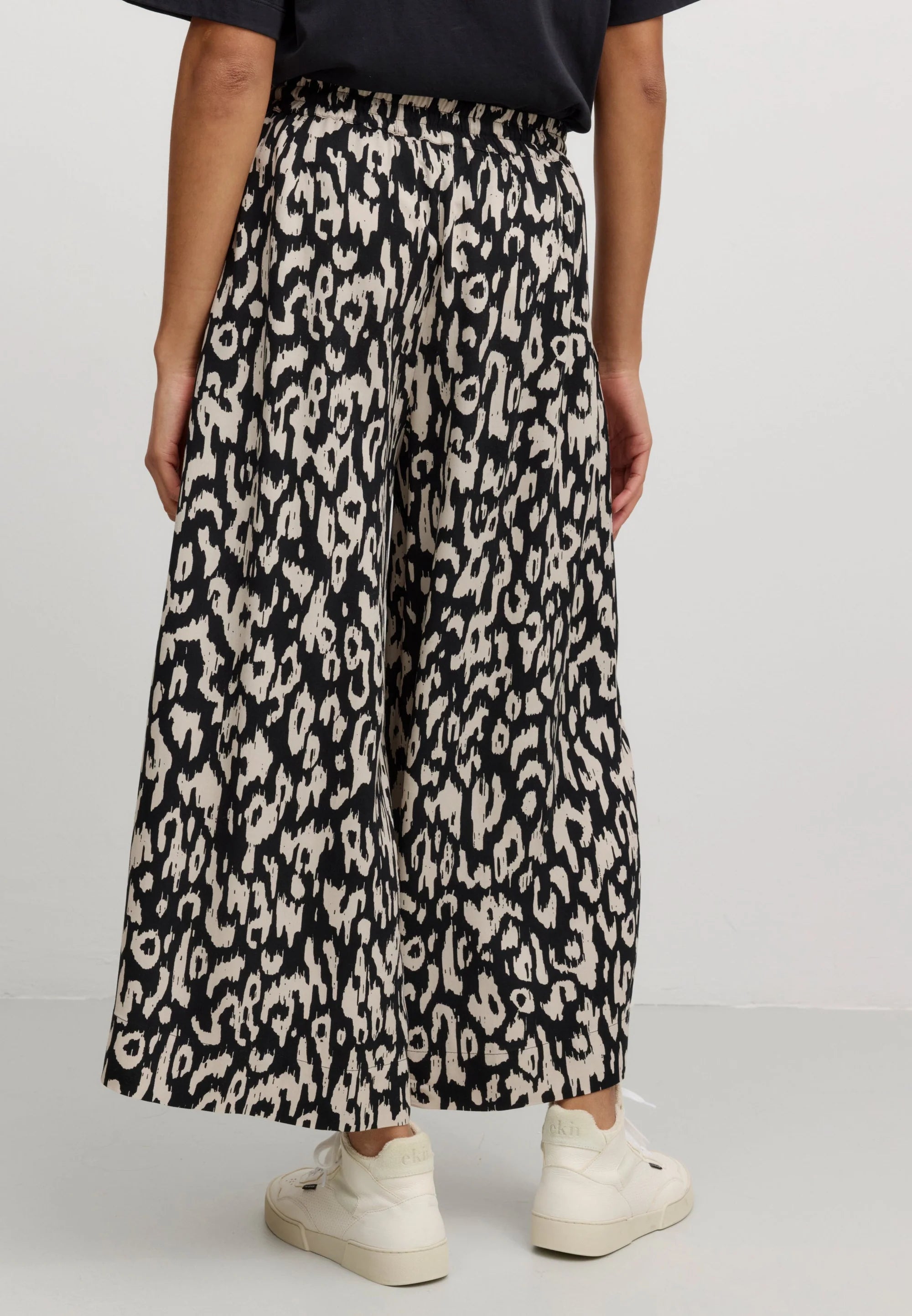 hose sequoia blot black