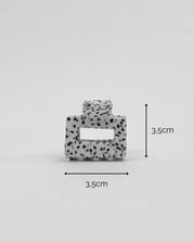 spange square small dots green