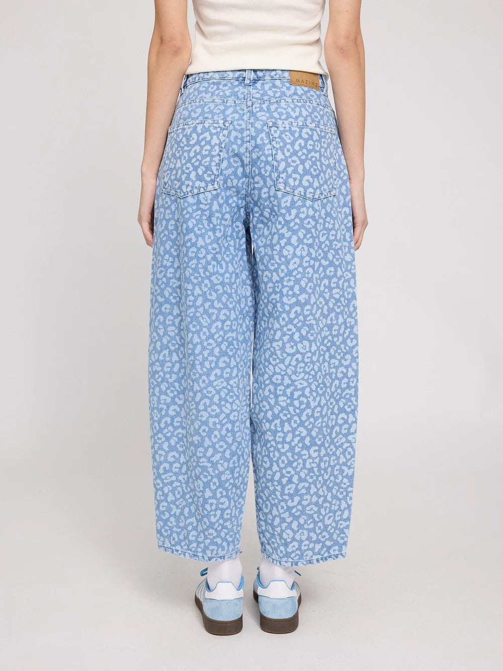 printed barrel leg denim pants light blue wash/printed