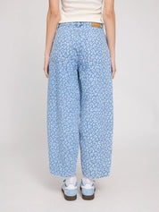 printed barrel leg denim pants light blue wash/printed