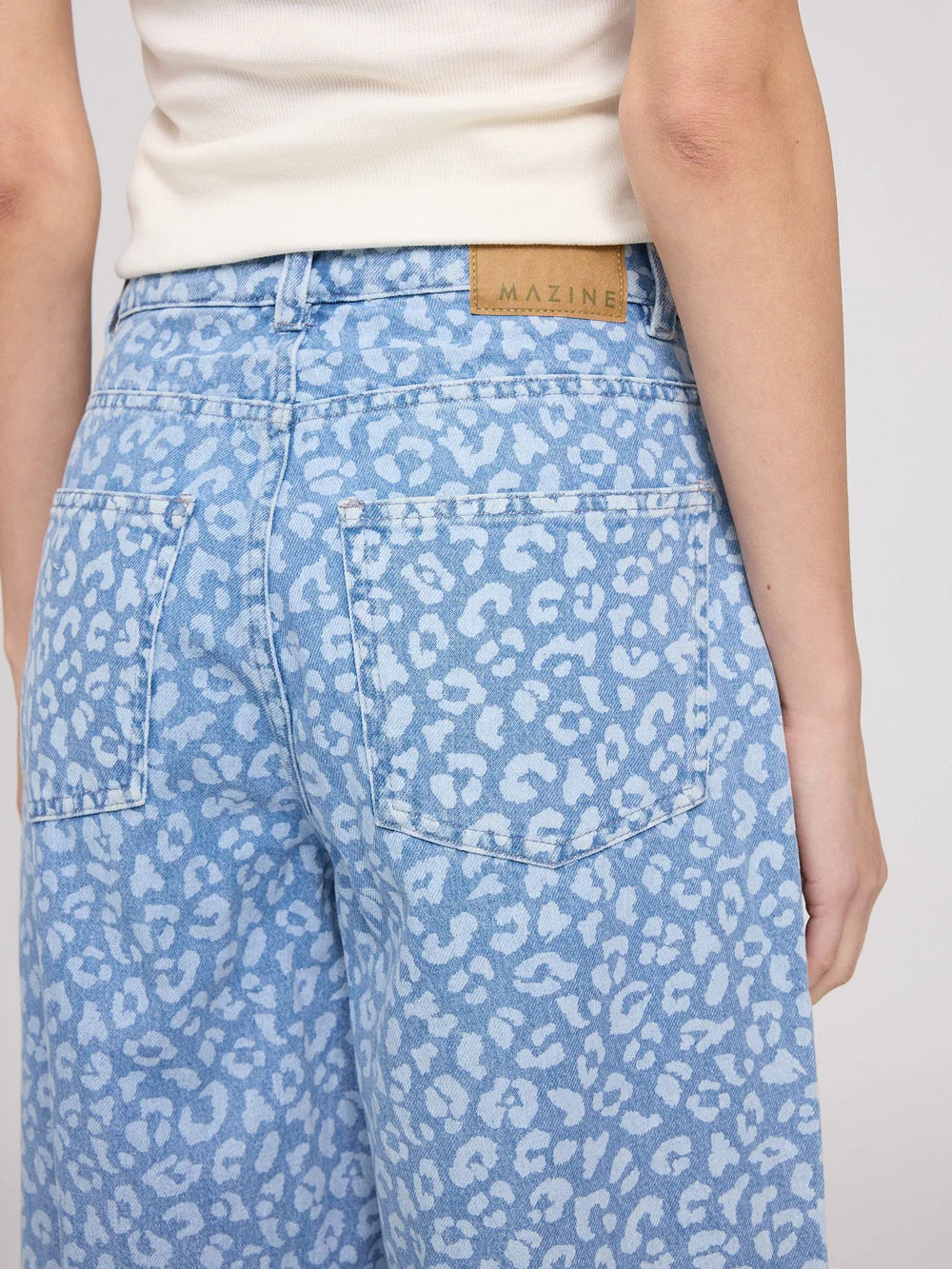 printed barrel leg denim pants light blue wash/printed