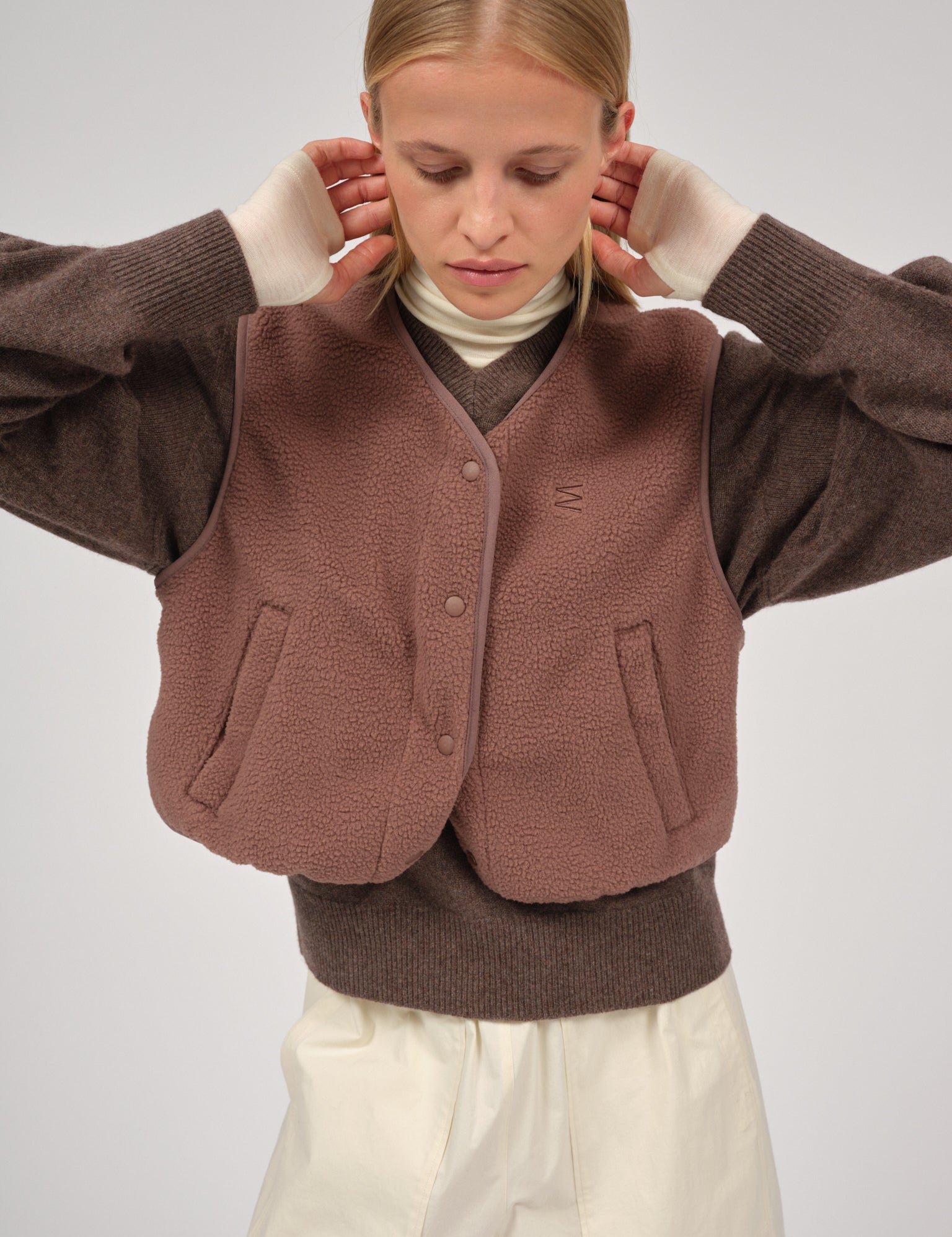263-BELVA-FLEECE-VEST-FRENCH-ROAST-012.jpg