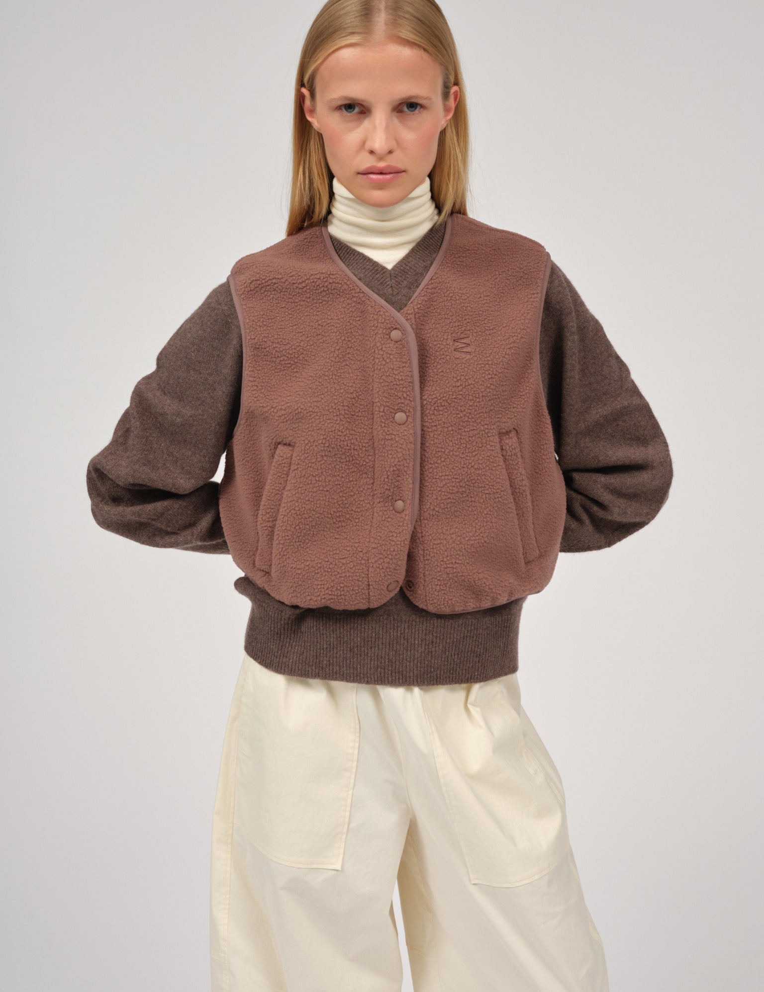 263-BELVA-FLEECE-VEST-FRENCH-ROAST-025.jpg
