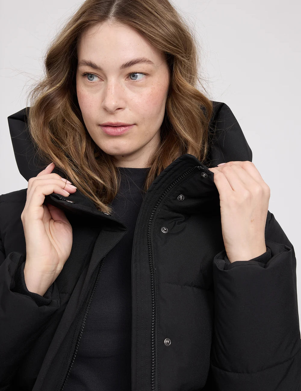 26331451_basic-puffer-jacket_black_06_1000x_jpg.webp