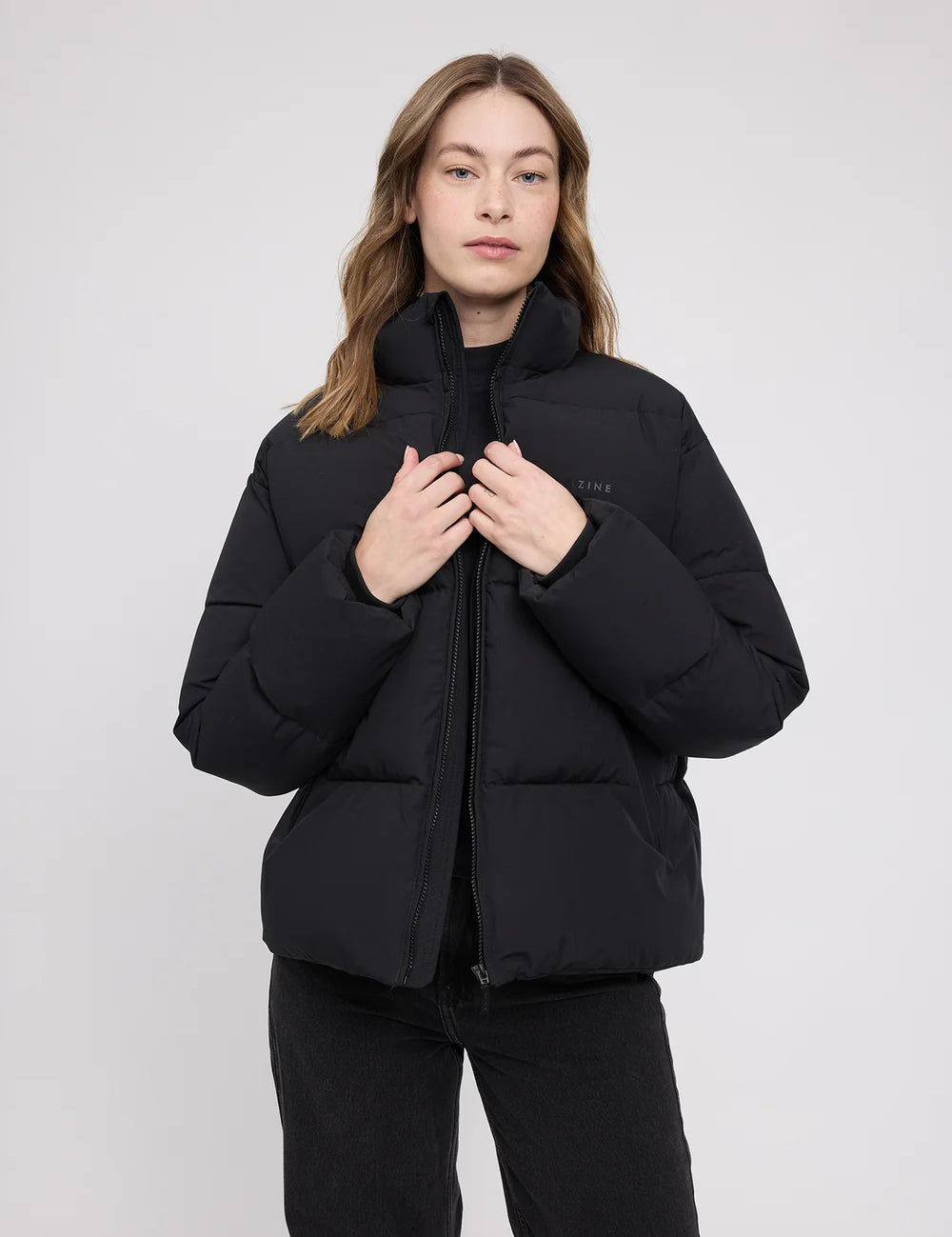 26331453_loose-fit-puffer-jacket_black_06_1000x_jpg.webp