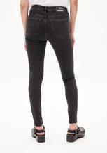 Lade das Bild in den Galerie-Viewer, jeans tillaa x stretch true black washed