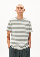Lade das Bild in den Galerie-Viewer, t-shirt bahaar stripes oatmilk-grey green