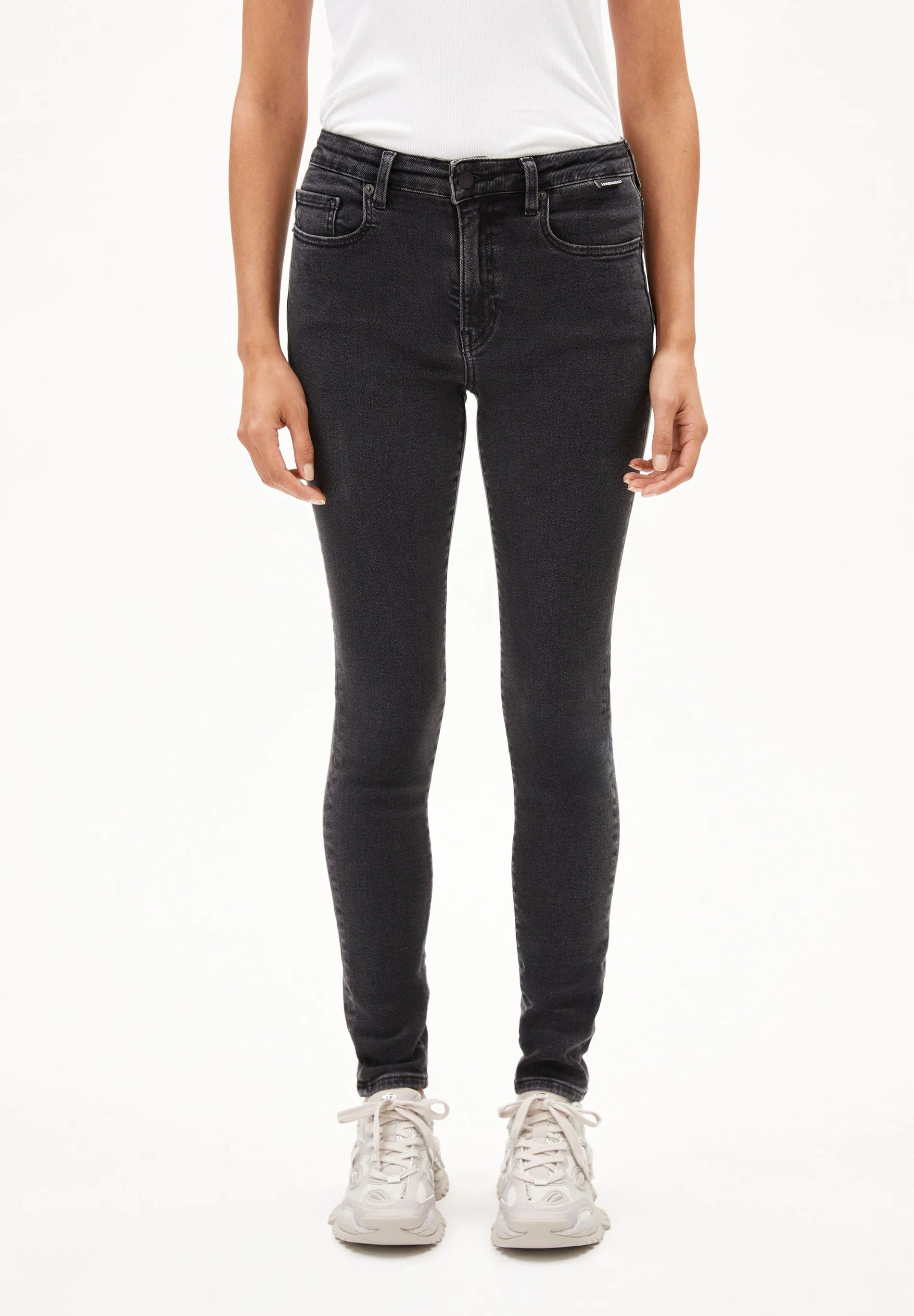 jeans tillaa true black washed