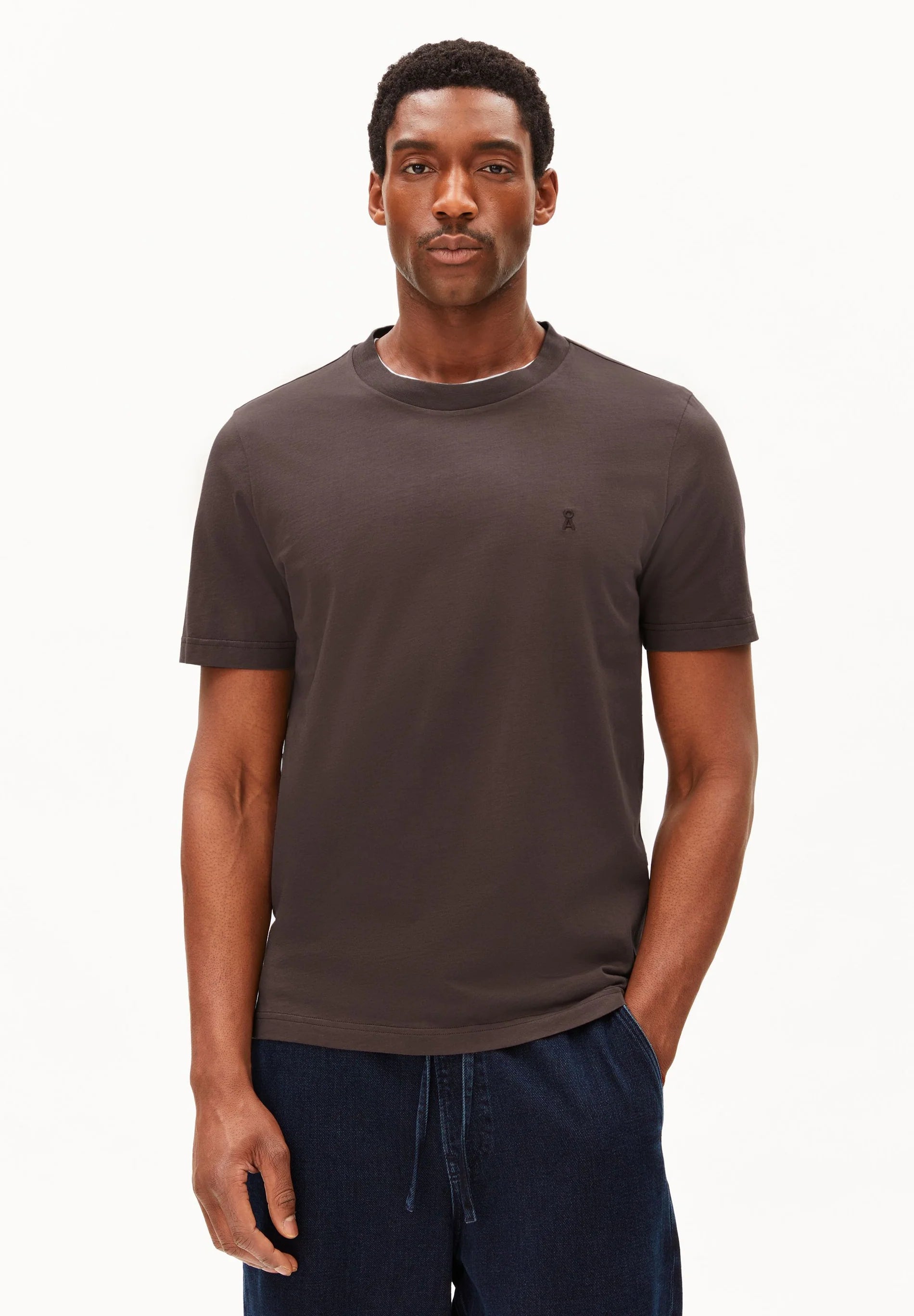 t-shirt jaames claystone