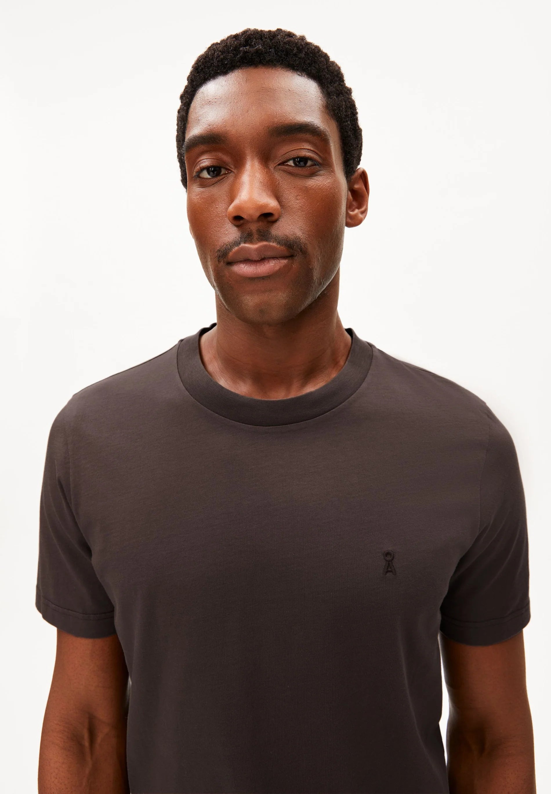 t-shirt jaames claystone