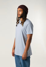 Lade das Bild in den Galerie-Viewer, unisex t-shirt creator serene blue