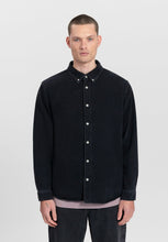 Lade das Bild in den Galerie-Viewer, sawyer black denim shirt washed black