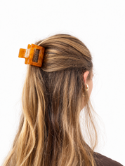 spange square medium caramel