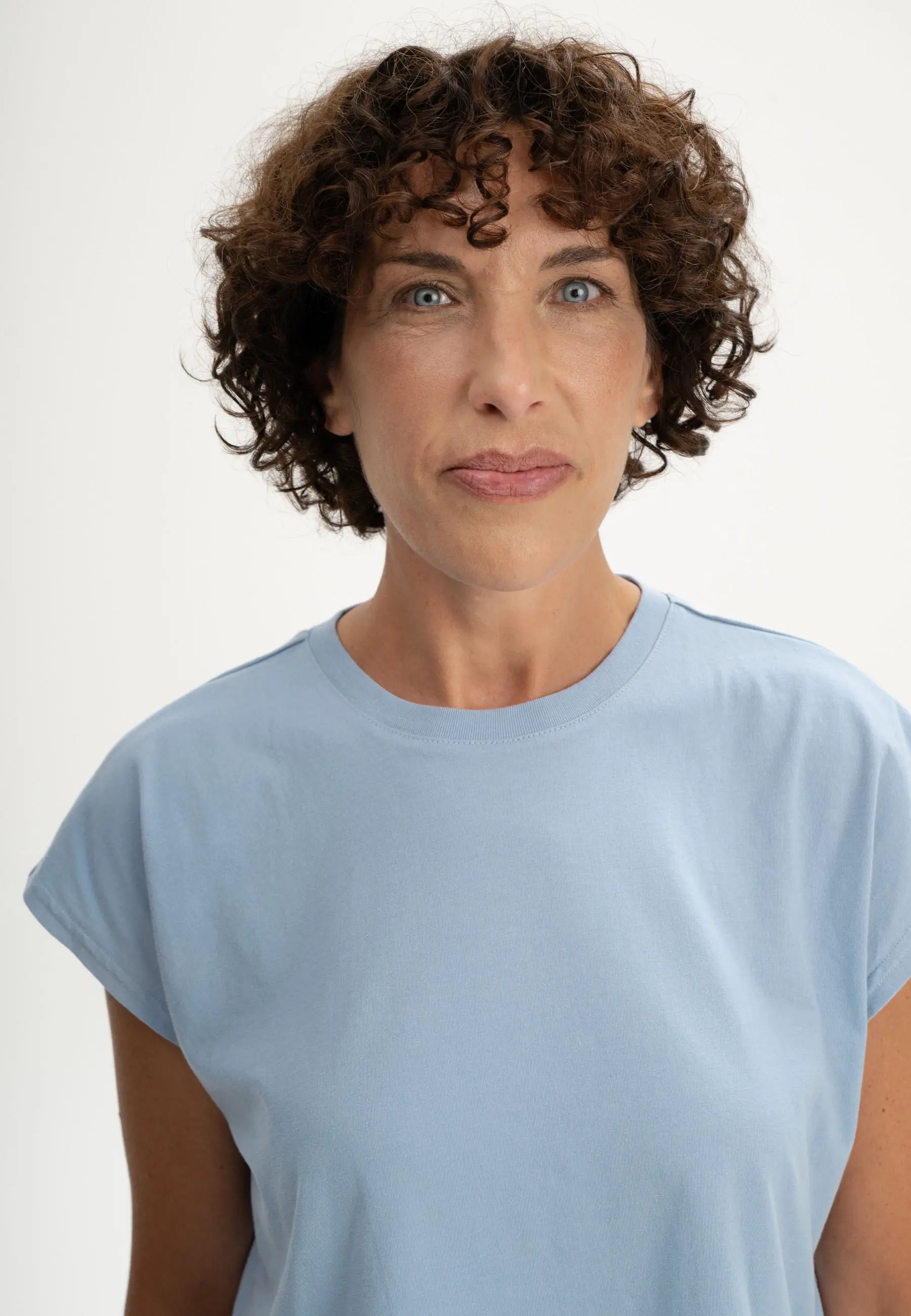 cropped t-shirt bhamini zartes blau