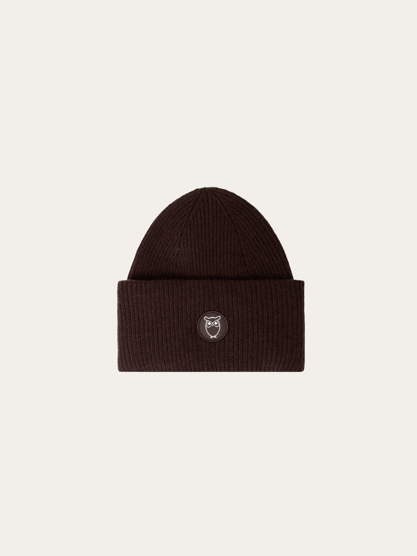 wool badge beanie chocolate torte
