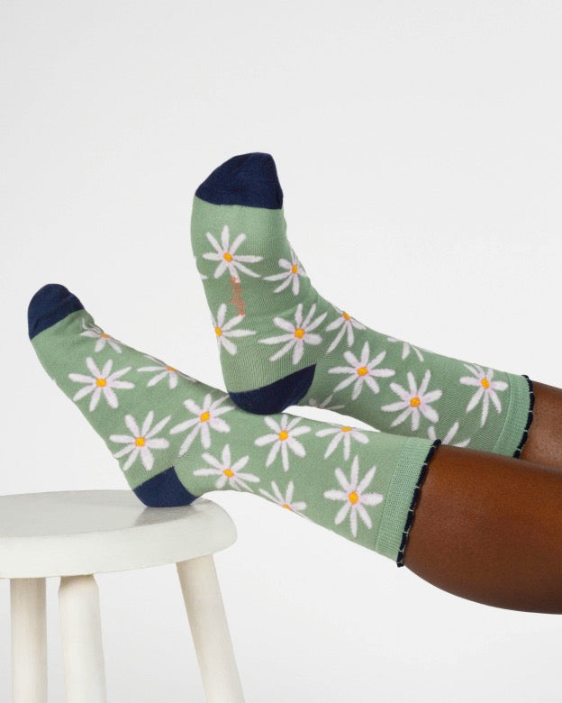 birth flower bamboo socks daisy