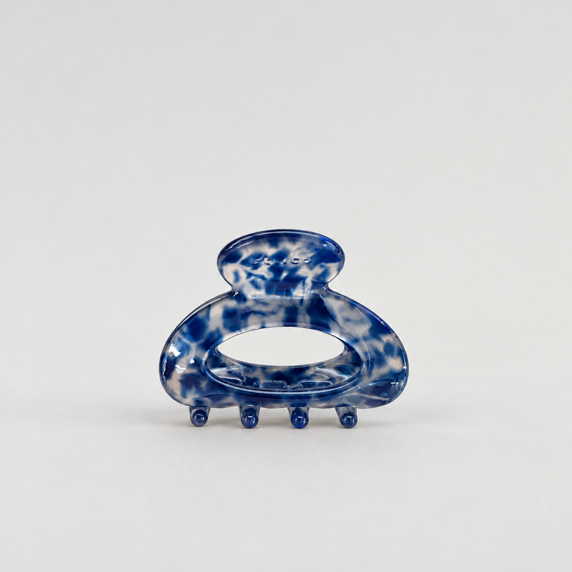 Blau-weissmarmorierterHaarclipimStudio-1.png