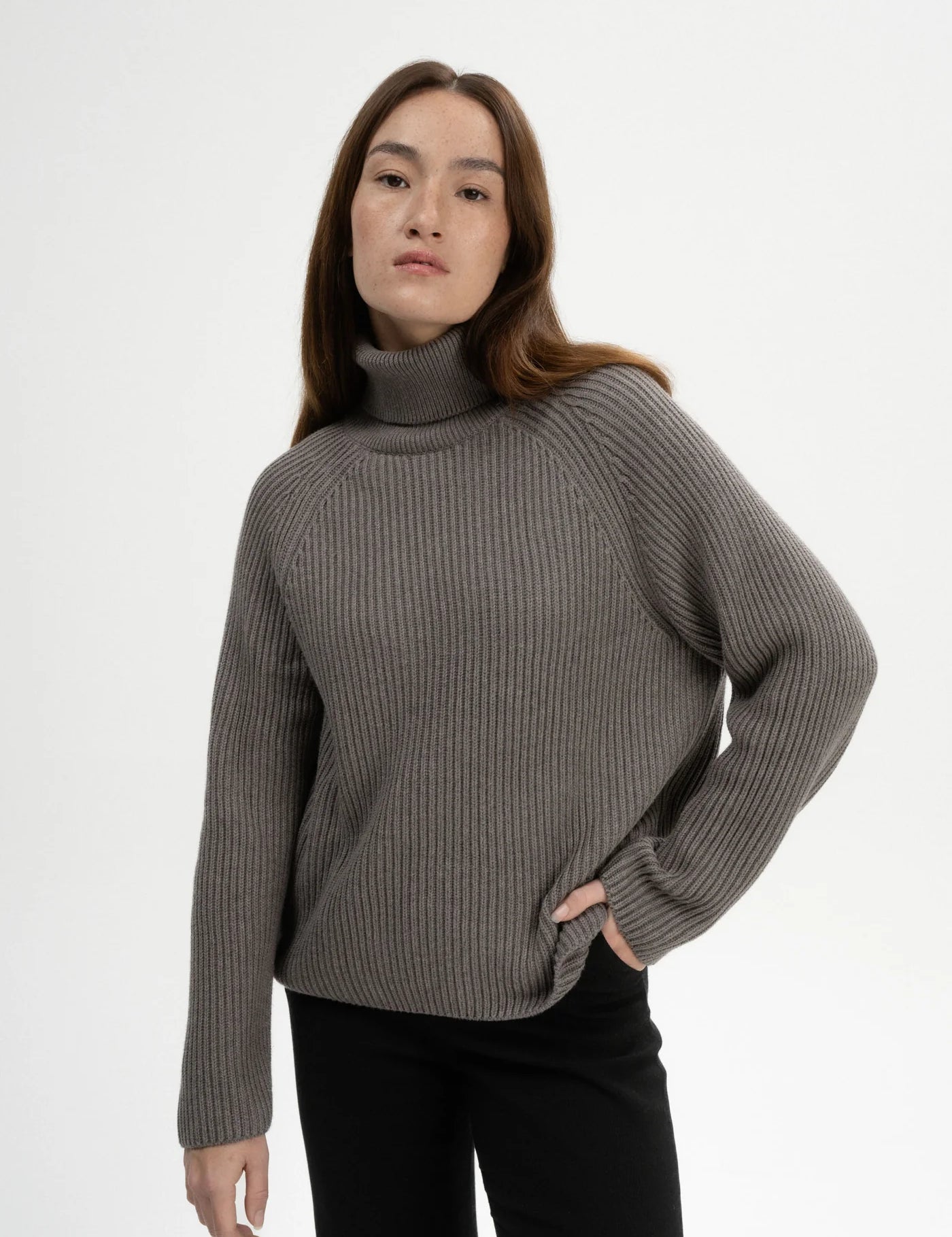 Chirha-turtleneck-knit-jumper-bear-blend-01_38f89ec0-8943-47e6-9f73-7e2bc98562a7_jpg.webp