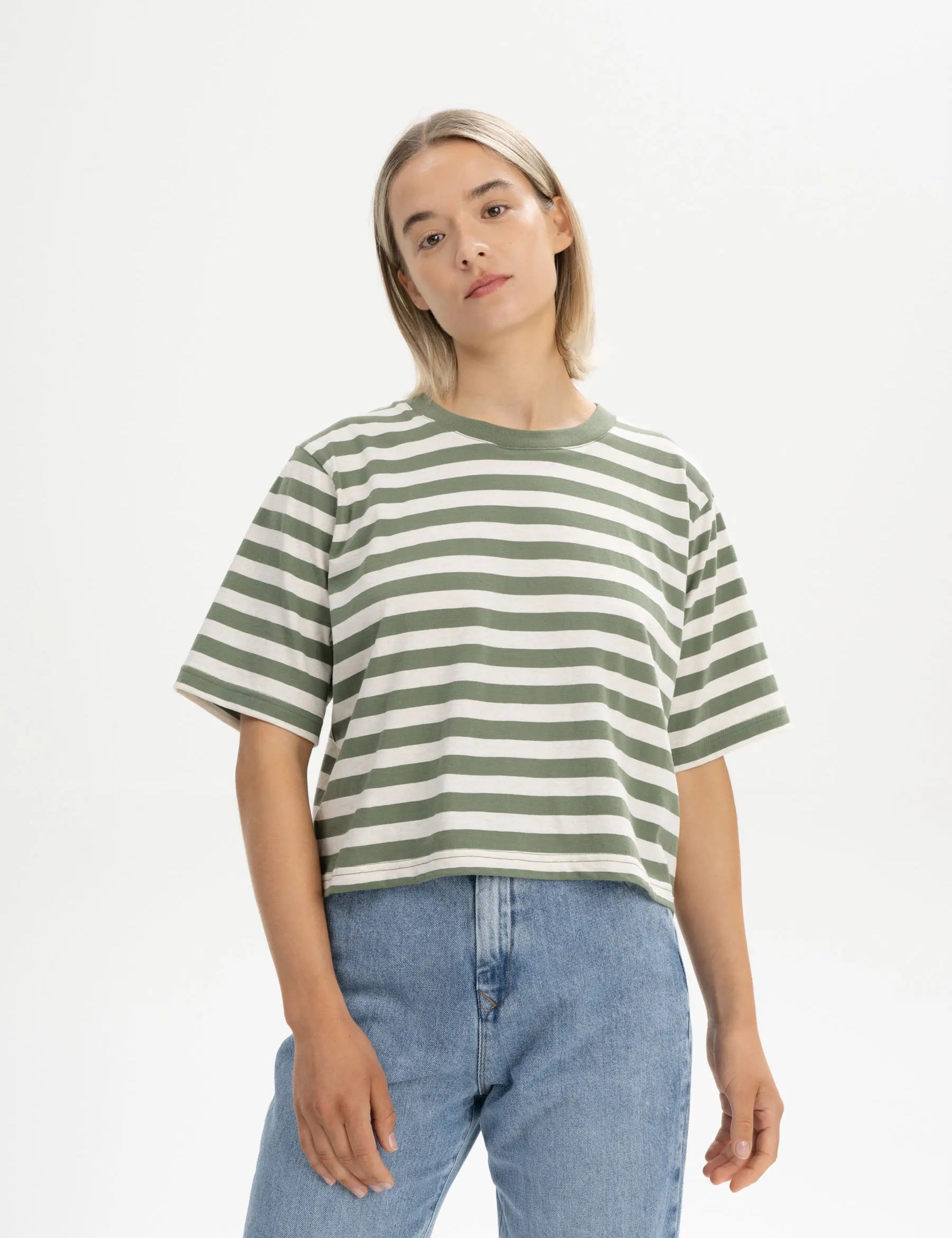 Desna_Cropped-T-Shirt_thyme-stripes_01.webp