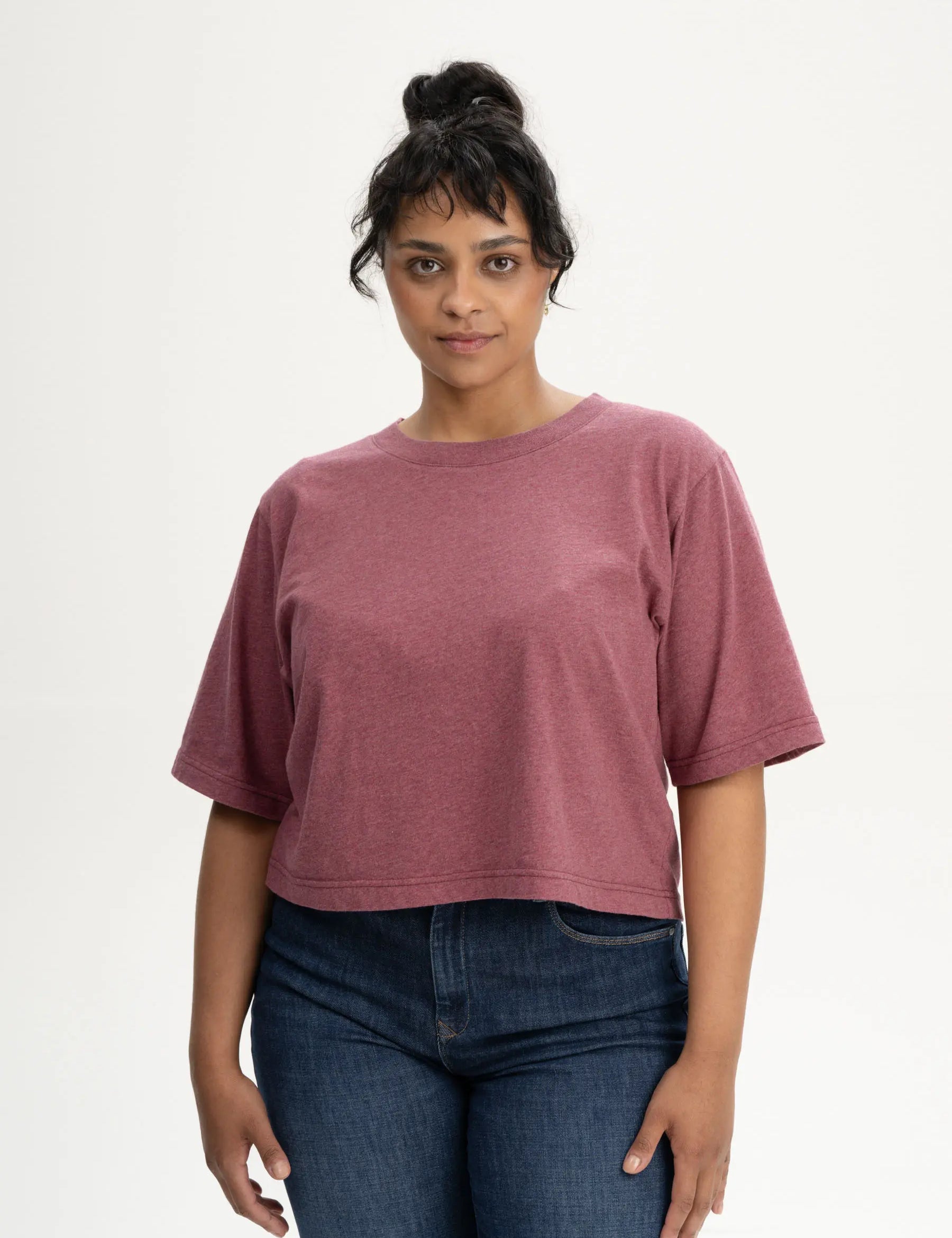 Desna_cropped-t-shirt_jam-blend_01_84188fe6-f96e-4021-ade0-e3953fd39c31.webp