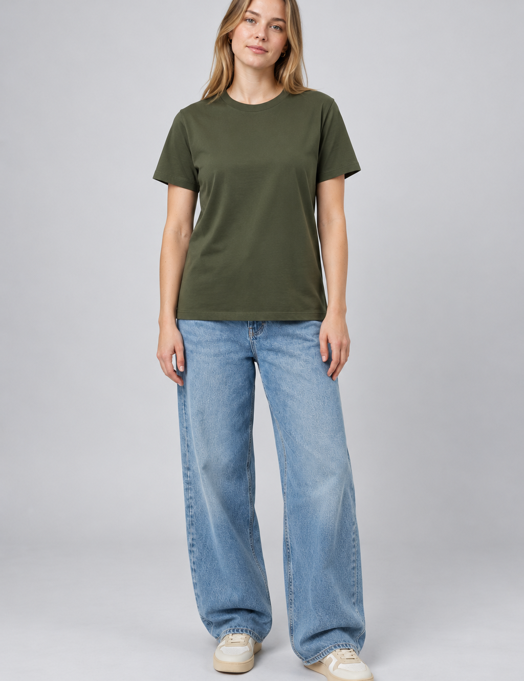 DunkelolivesT-ShirtmitweiterBaggy-Jeans-3.png