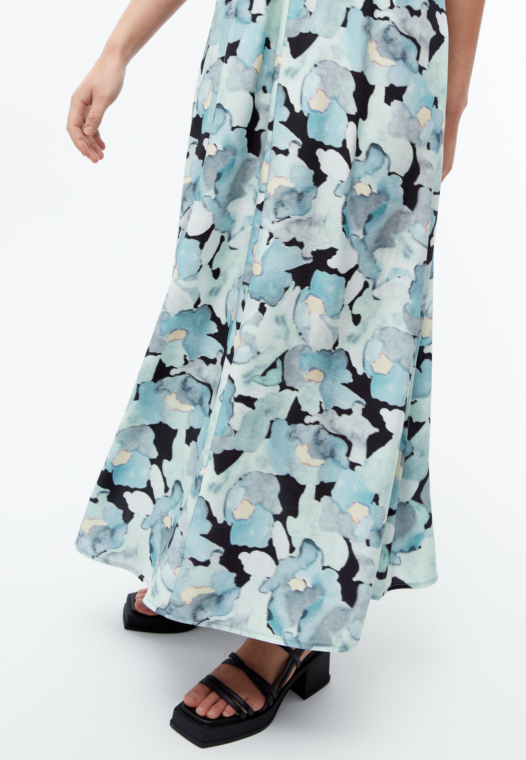 kleid roxie gentle blue dreamy florals