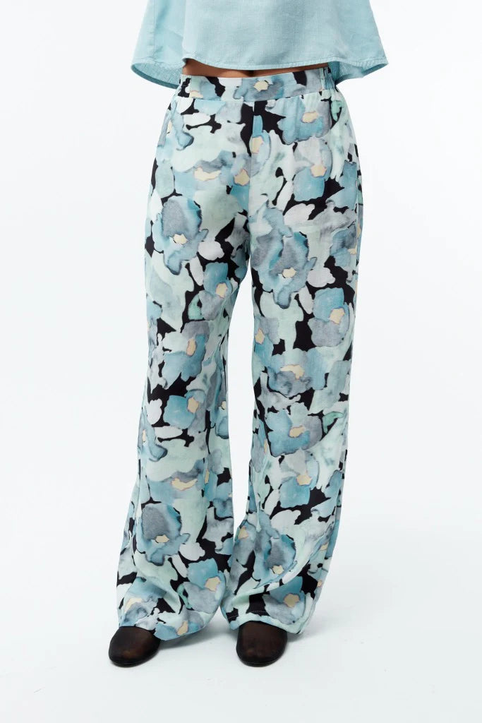 hose marla gentle blue dreamy florals