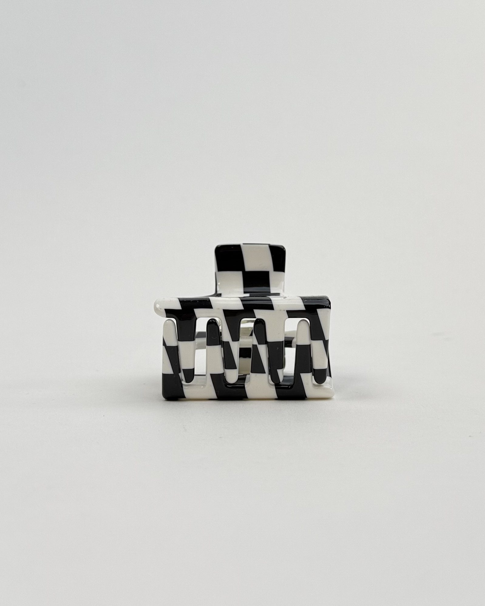spange square medium check black white