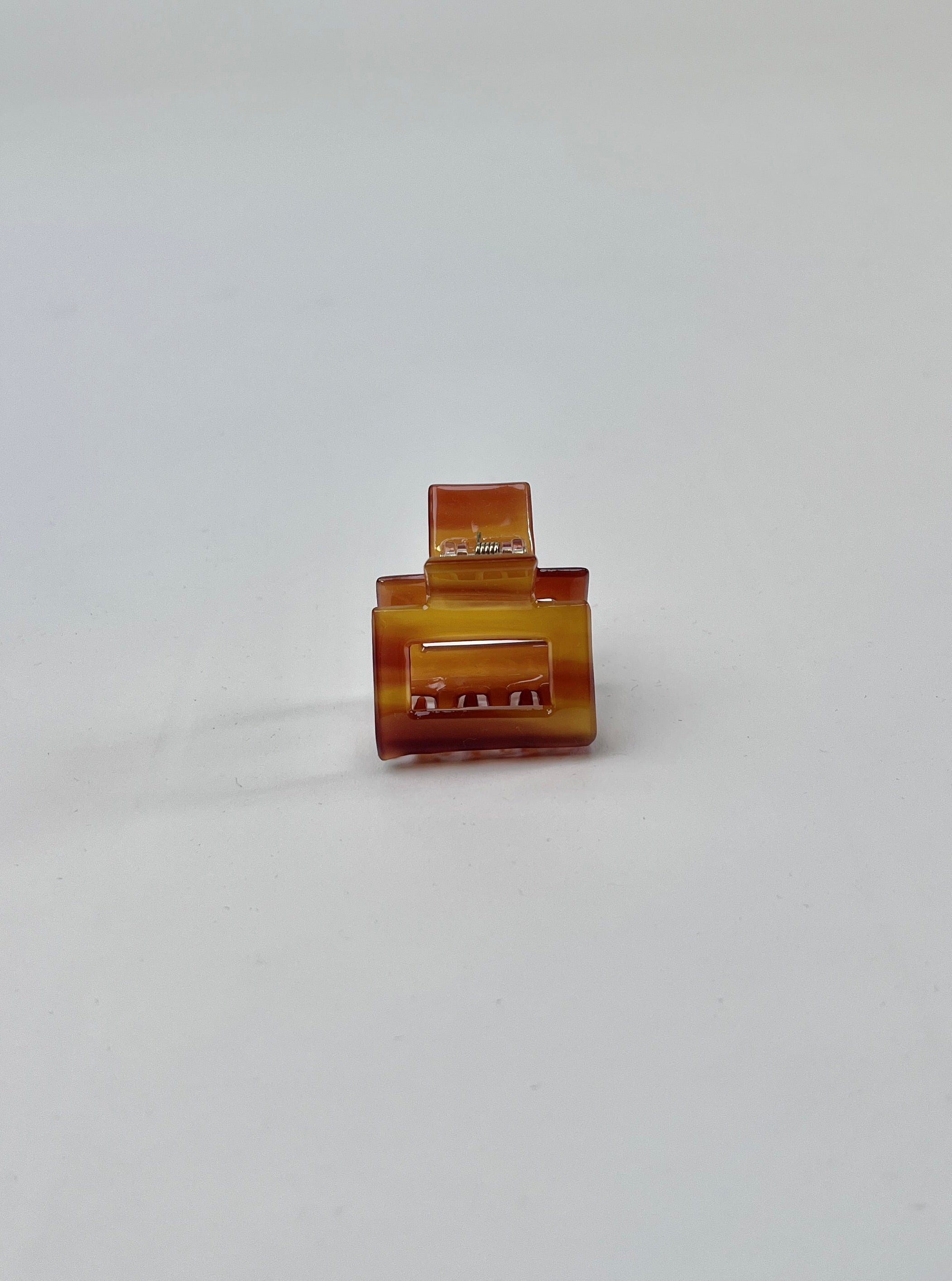 spange square medium caramel
