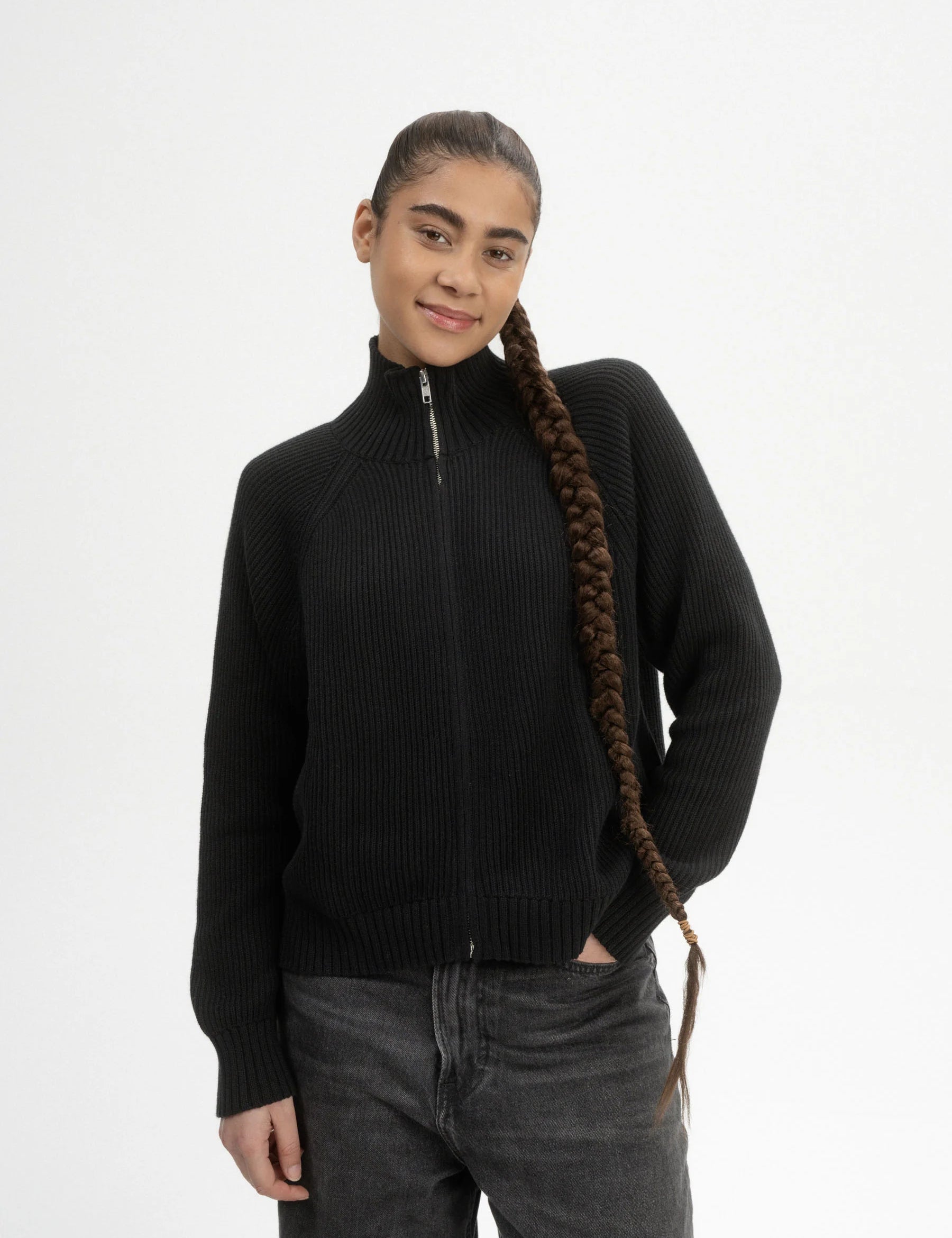 Kamuka-rib-knit-zip-jacket-black-01_jpg.webp