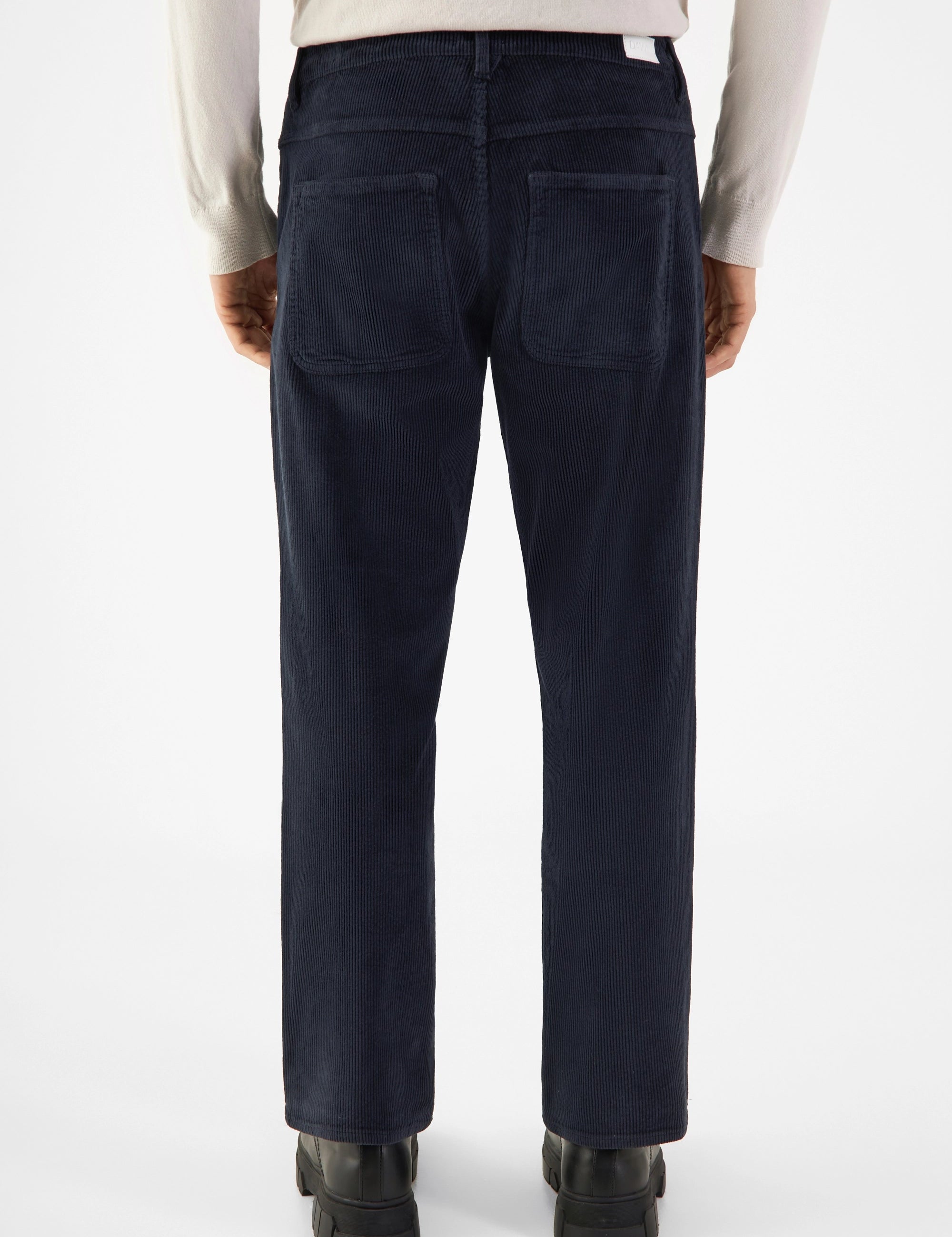 MANE_Relaxed_Straight_Corduroy_French_Dark_Navy_W27_L32_M02-0005_M129_webp.jpg