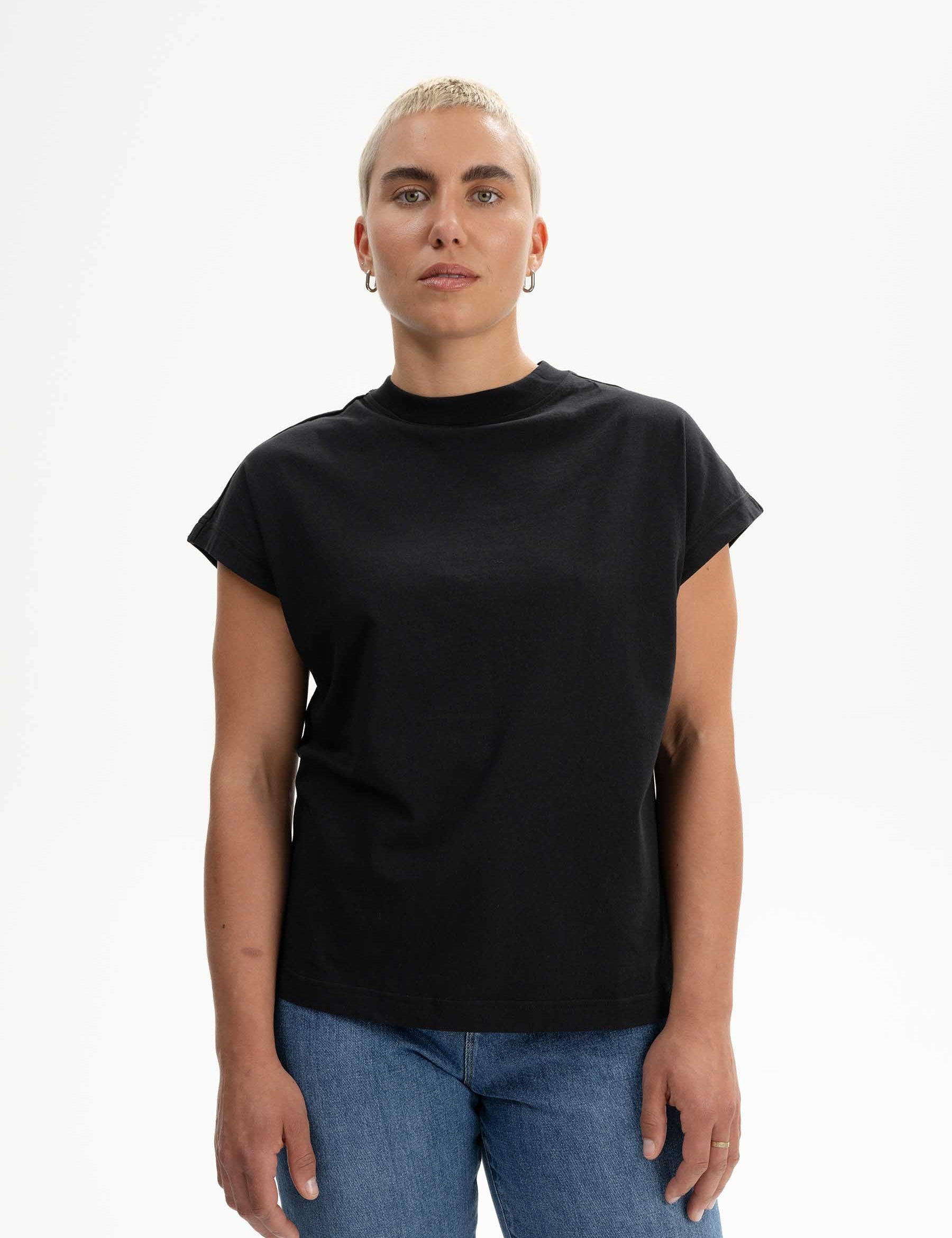 Madhu-T-Shirt-black-01.jpg