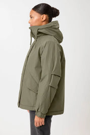 wattierter kurzparka in lockerem volumen sencha (PA156CN08)