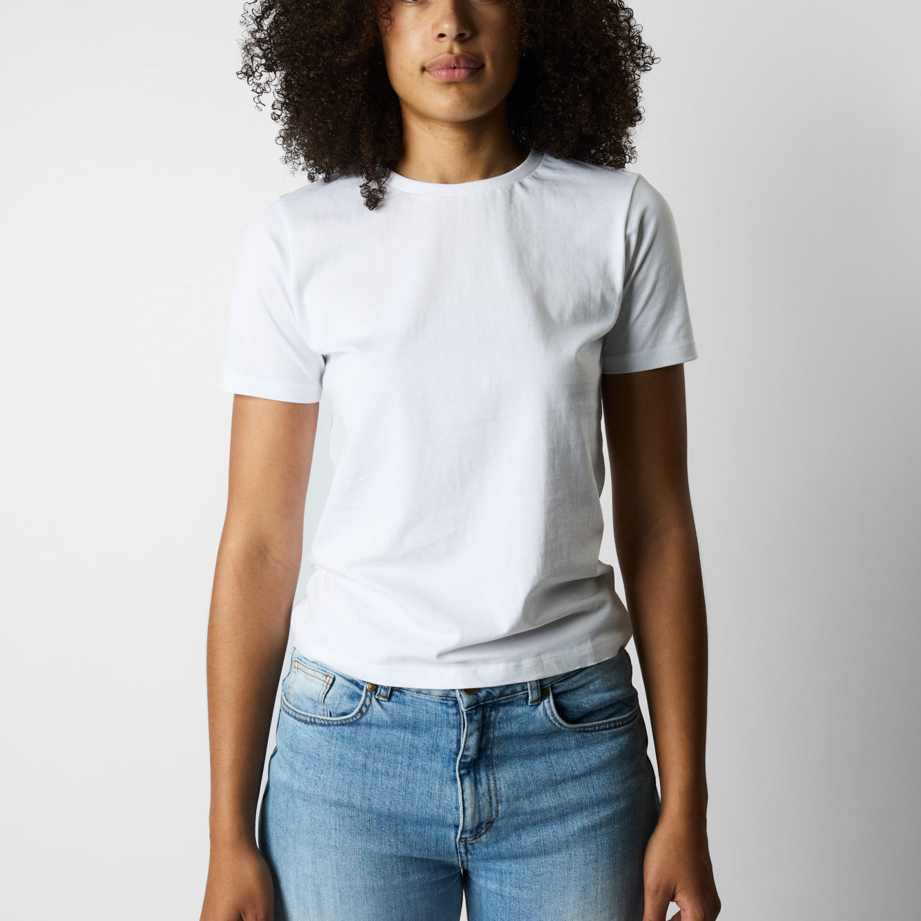 PETRA_BRIGHT_WHITE01.jpg