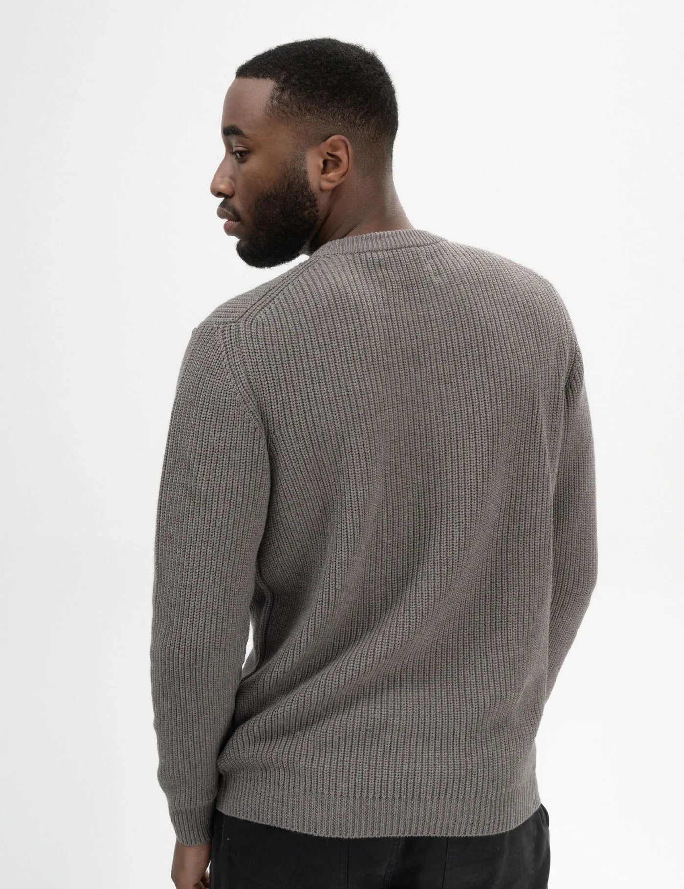 Ravi-men-rib-knit-jumper-bear-blend-02_jpg.webp