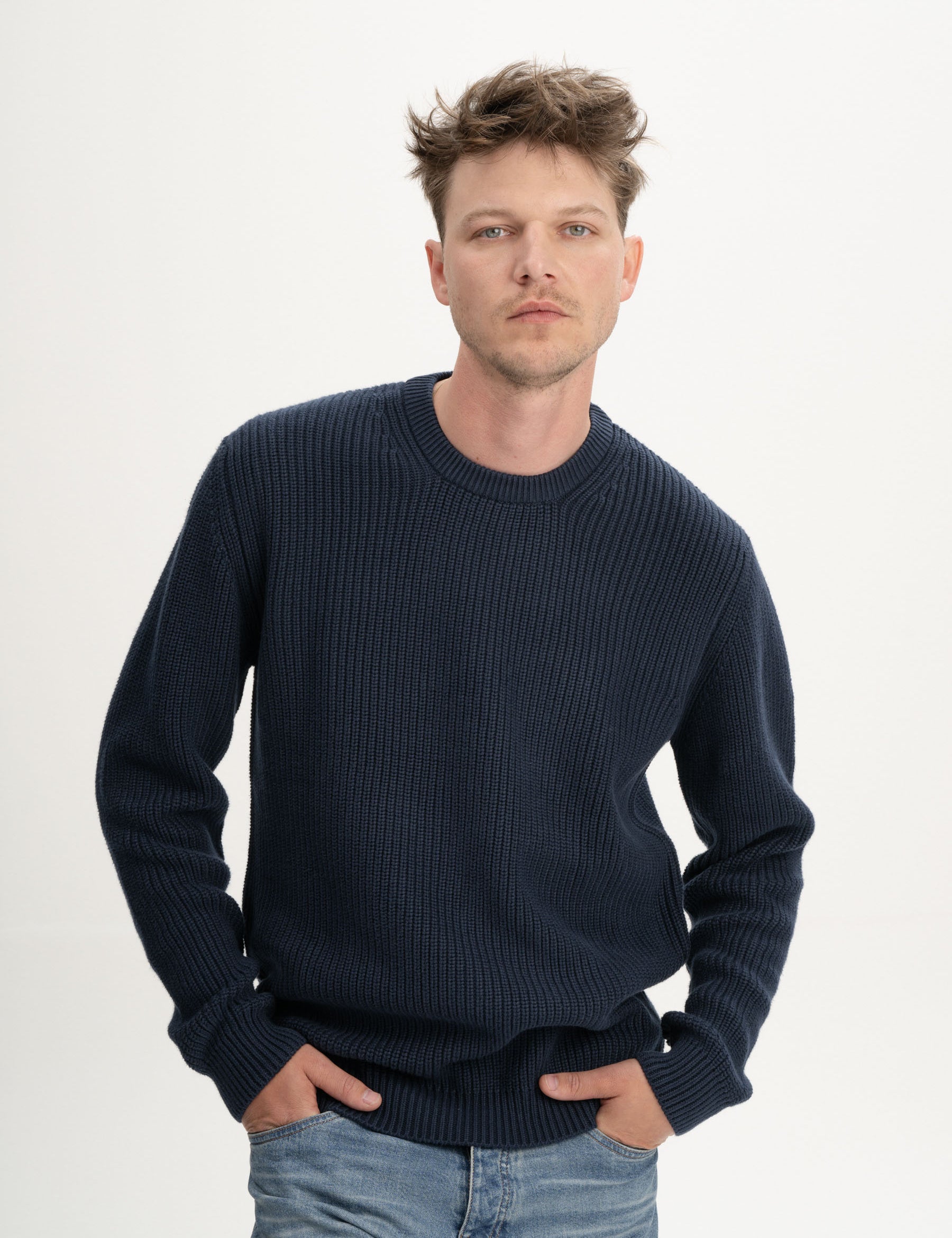 Ravi_knit-jumper_navy_01.jpg