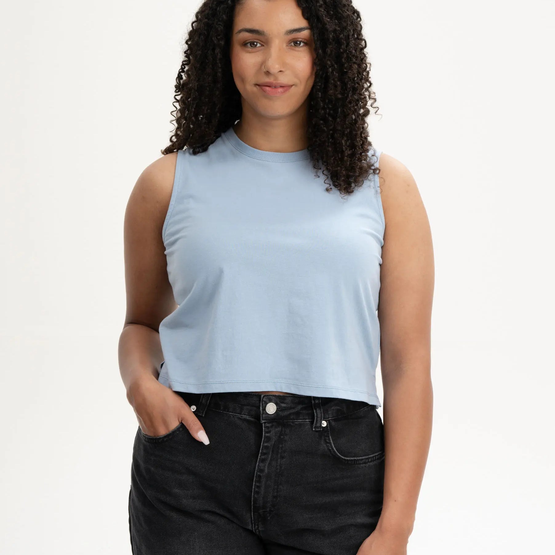 Rushi_cropped-top_hush-blue_01.webp