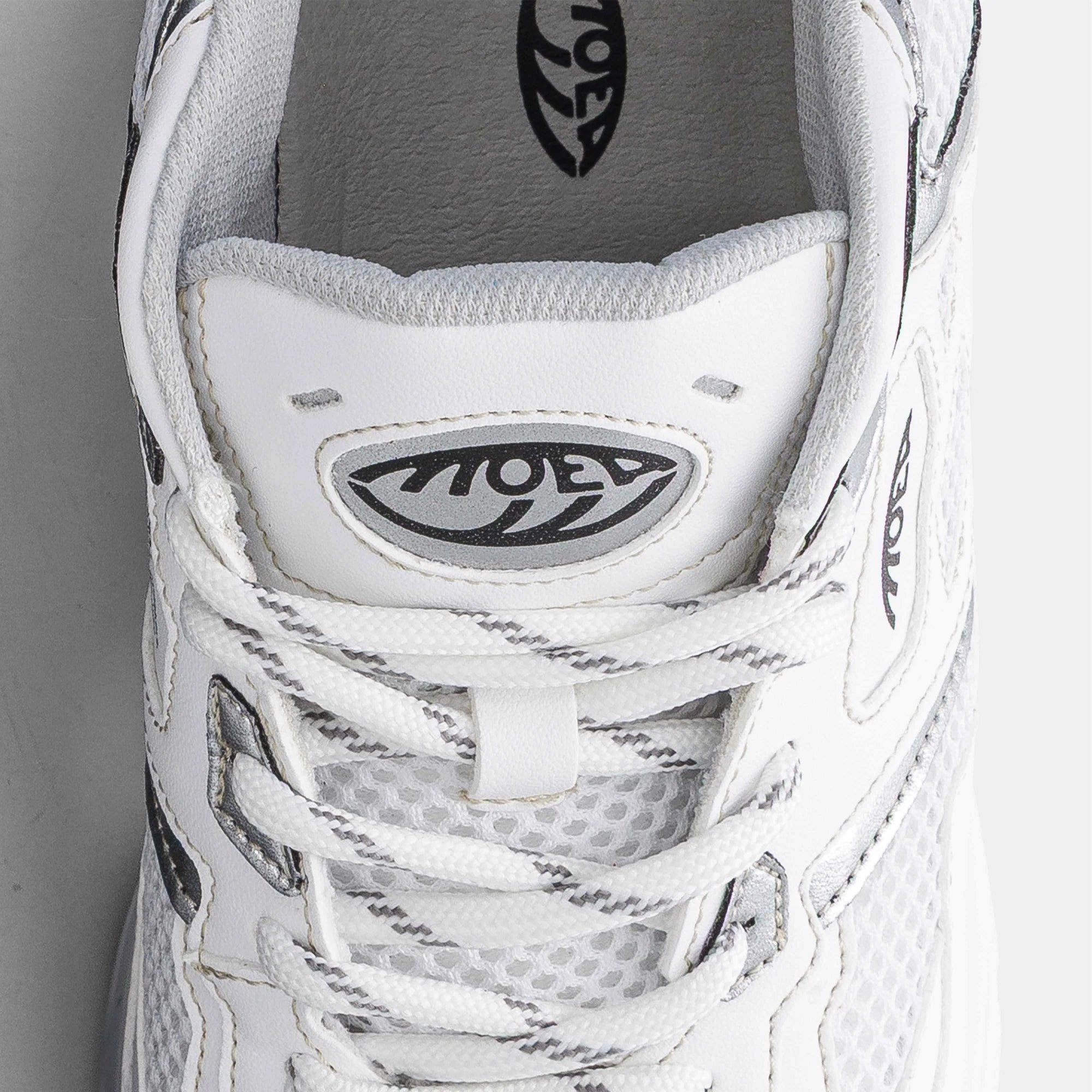 sneaker rush - white & silver - apple