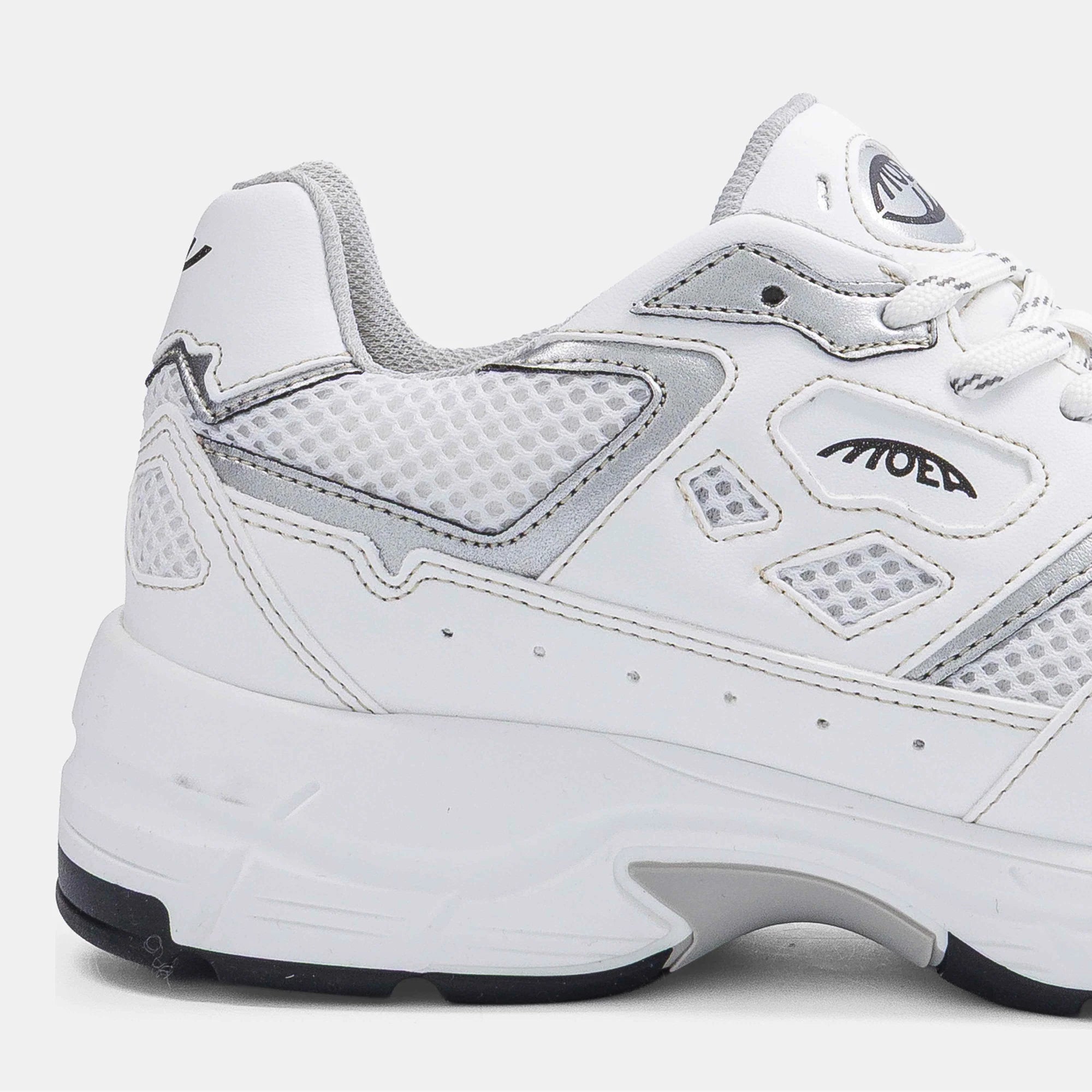 sneaker rush - white & silver - apple