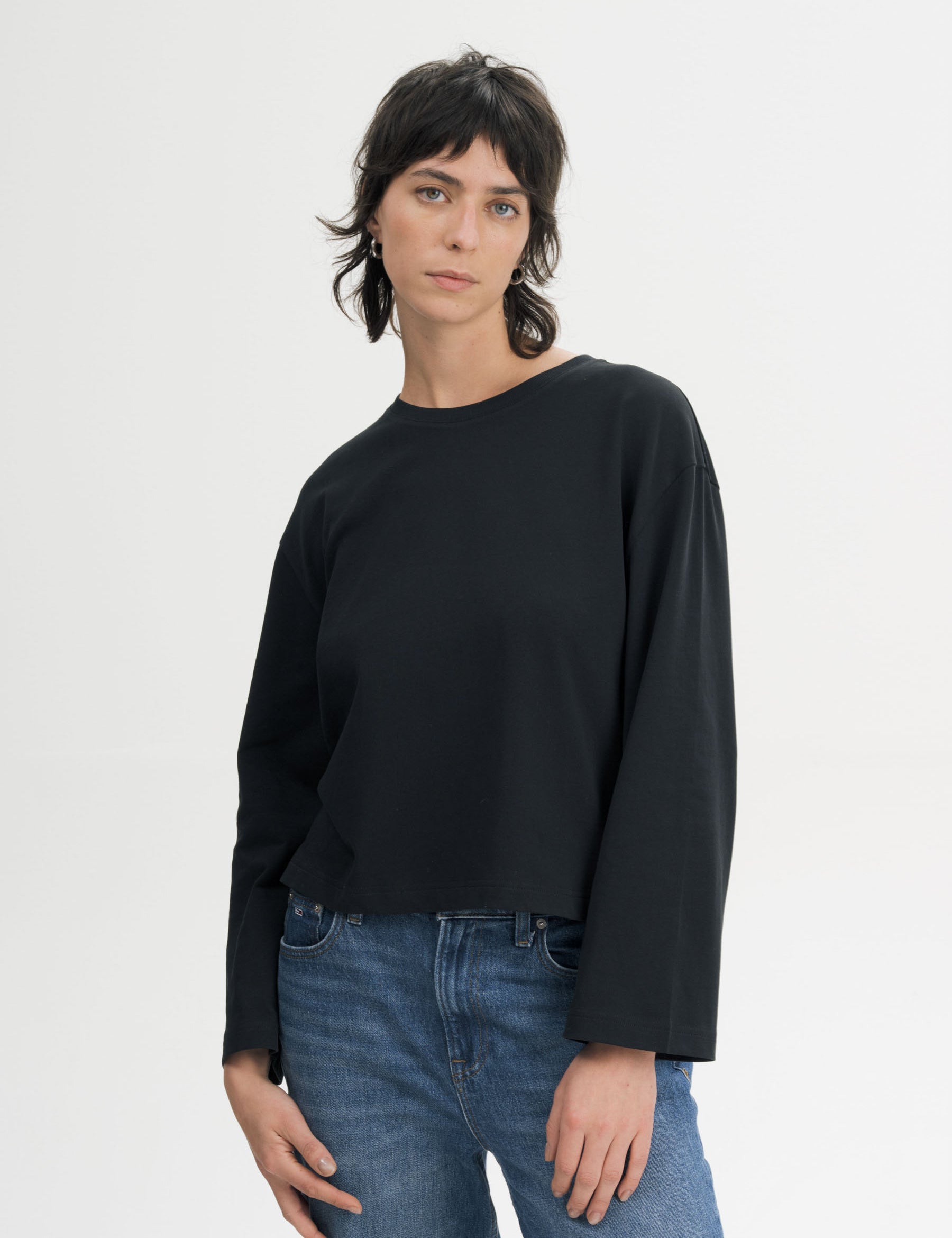 Sangeetha_oversized-longsleeve-heavy_black_01.jpg