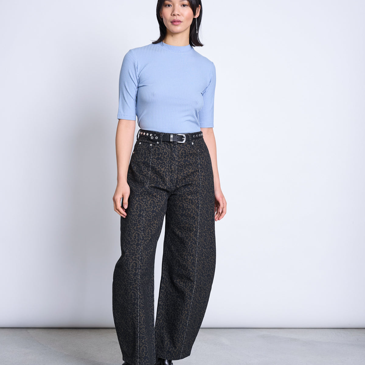 T1_1997_JNJ_NINA-mid-blue_FAYA-dark-leo-print0641.jpg