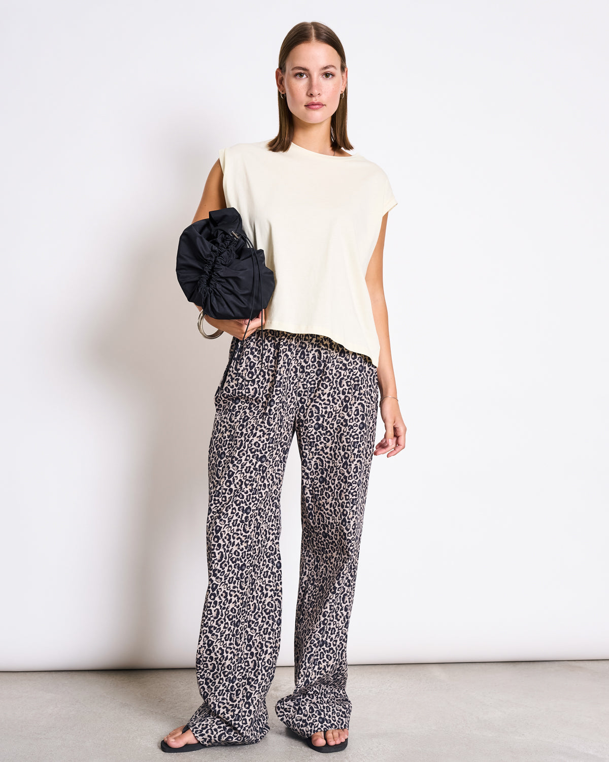 t-shirt ovar buttermilk