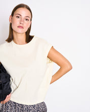 t-shirt ovar buttermilk