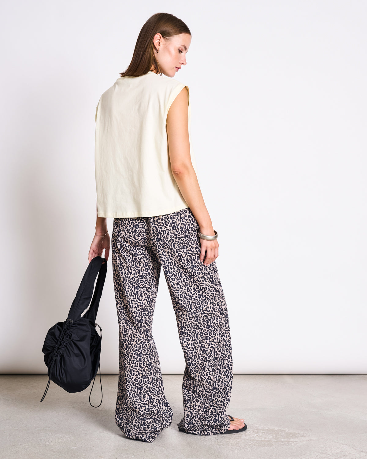 t-shirt ovar buttermilk