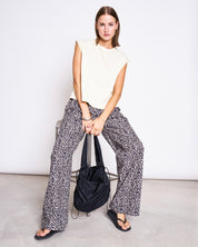 t-shirt ovar buttermilk